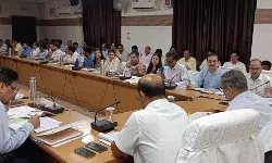 विकास कार्यों के निर्धारित लक्ष्य को शत प्रतिशत हासिल करें अधिकारी- कमिश्नर विकास कार्यों के निर्धारित लक्ष्य को शत प्रतिशत हासिल करें अधिकारी- कमिश्नर