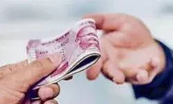 रिश्वत लेने के आरोप में राजस्व अधिकारी को किया अरेस्ट