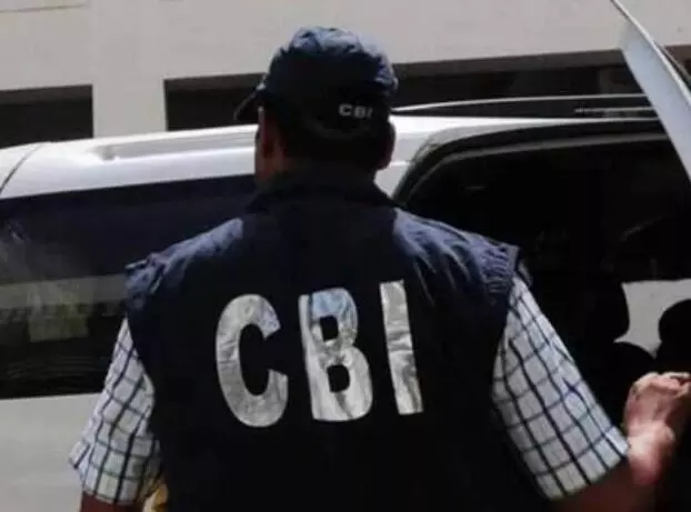 सीबीआई का ऑर्डिनेंस फैक्ट्री पर छापा- सेना के अफसर भी साथ सीबीआई का ऑर्डिनेंस फैक्ट्री पर छापा- सेना के अफसर भी साथ