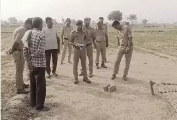 पत्नी और बच्चों की खुशी के लिए किया सुसाइड- कनपटी पर मारी गोली पत्नी और बच्चों की खुशी के लिए किया सुसाइड- कनपटी पर मारी गोली