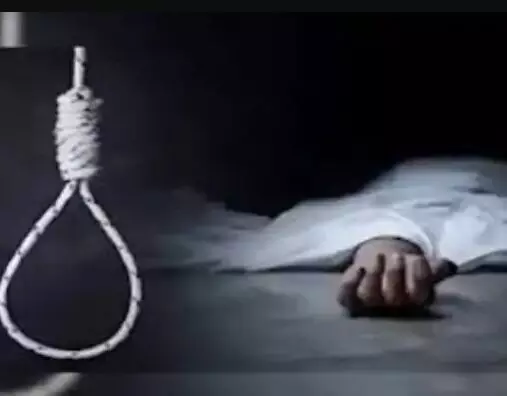 पूर्व सांसद के बेटे ने लाइब्रेरी में पहुंचकर किया ऐसा काम- मचा कोहराम पूर्व सांसद के बेटे ने लाइब्रेरी में पहुंचकर किया ऐसा काम- मचा कोहराम