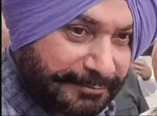 पूर्व क्रिकेटर ने नेताओं को दिया धंधेबाज करार-बोले मैं राजनीति में कमाने नहीं.. पूर्व क्रिकेटर ने नेताओं को दिया धंधेबाज करार-बोले मैं राजनीति में कमाने नहीं..