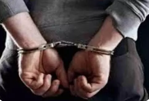 नौकरी दिलाने के नाम पर करते थे ठगी, दंपती सहित तीन गिरफ्तार नौकरी दिलाने के नाम पर करते थे ठगी, दंपती सहित तीन गिरफ्तार