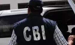 सीबीआई का ऑर्डिनेंस फैक्ट्री पर छापा- सेना के अफसर भी साथ सीबीआई का ऑर्डिनेंस फैक्ट्री पर छापा- सेना के अफसर भी साथ