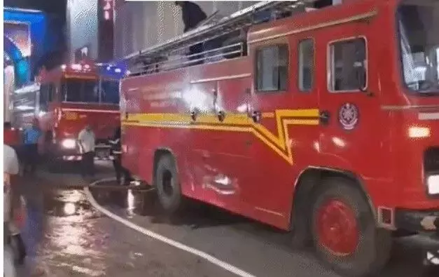 कमर्शियल बिल्डिंग में लगी आग में दम घुटने से चली गई दो लोगों की जान कमर्शियल बिल्डिंग में लगी आग में दम घुटने से चली गई दो लोगों की जान