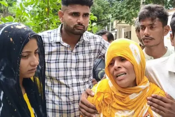 खेत में पानी लगाने गए किसान का गला काट कर मर्डर- पड़ोसी की ट्यूबवेल... खेत में पानी लगाने गए किसान का गला काट कर मर्डर- पड़ोसी की ट्यूबवेल...