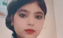 इश्क और कामवासना में फंसी मामी 8 साल छोटे भांजे को लेकर फरार इश्क और कामवासना में फंसी मामी 8 साल छोटे भांजे को लेकर फरार