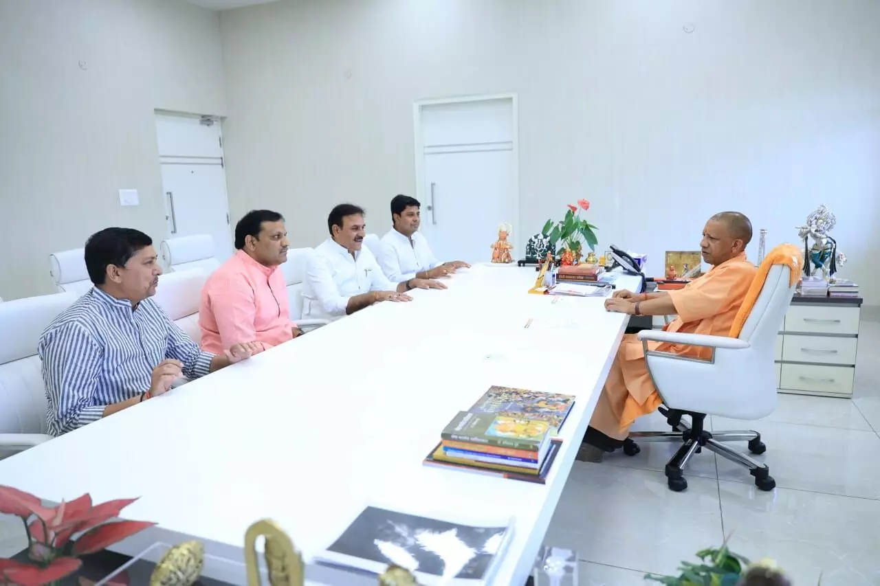 CM योगी से मिले पूर्व विधायक उमेश मलिक - इन मुद्दों पर की चर्चा CM योगी से मिले पूर्व विधायक उमेश मलिक - इन मुद्दों पर की चर्चा