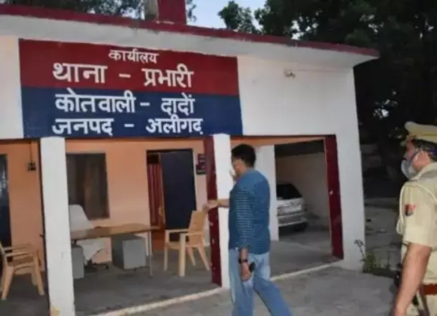 नाबालिग प्रेमी जोड़ा घर से भागा- बाइक देने वाले को जूते की माला..... नाबालिग प्रेमी जोड़ा घर से भागा- बाइक देने वाले को जूते की माला.....