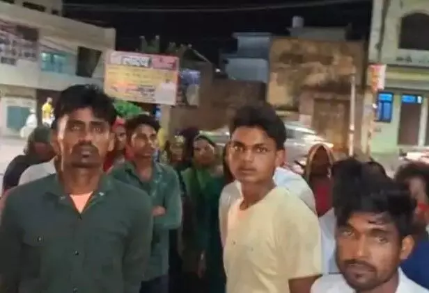 चढत पर नोट लगाने को लेकर बवाल- भाई की कुटाई पर दुल्हन का शादी से इंकार चढत पर नोट लगाने को लेकर बवाल- भाई की कुटाई पर दुल्हन का शादी से इंकार