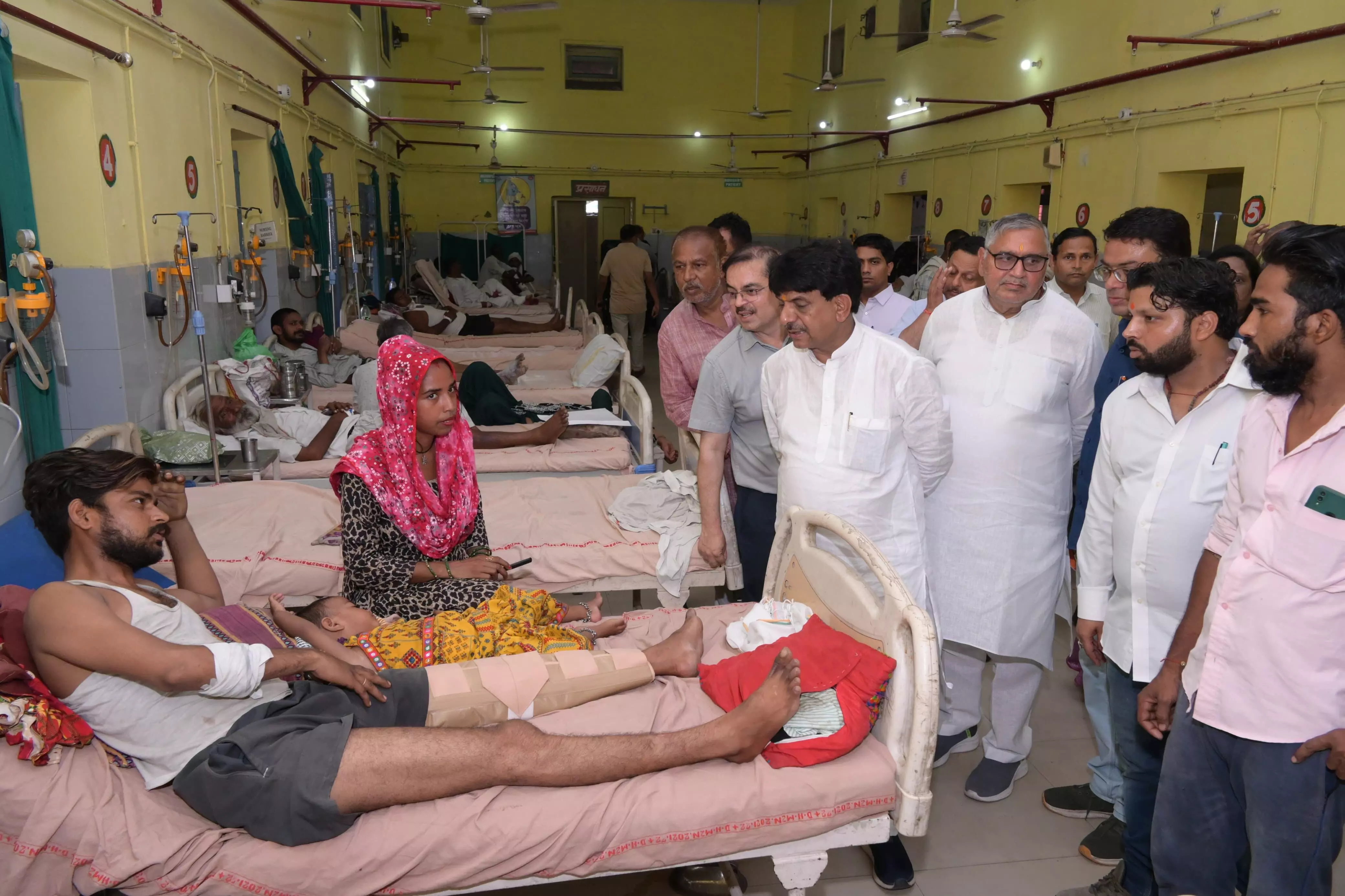 मंत्री कपिल देव अग्रवाल ने किया जिला अस्पताल का औचक निरीक्षण मंत्री कपिल देव अग्रवाल ने किया जिला अस्पताल का औचक निरीक्षण