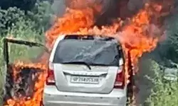 चलती कार में लगी आग- वैगनआर बनी आग का गोला- ड्राइवर.... चलती कार में लगी आग- वैगनआर बनी आग का गोला- ड्राइवर....
