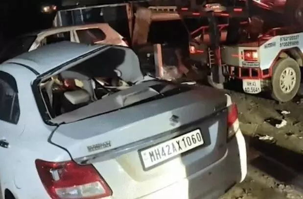 टक्कर से उड़े कार एवं पिकअप के परखच्चे- मौके पर दूर तक बिखरी लाशें