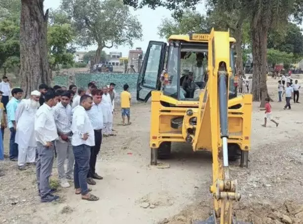 कब्रिस्तान के कब्जे से निकाली सरकारी जमीन- 5 बीघा जमीन कराई खाली कब्रिस्तान के कब्जे से निकाली सरकारी जमीन- 5 बीघा जमीन कराई खाली