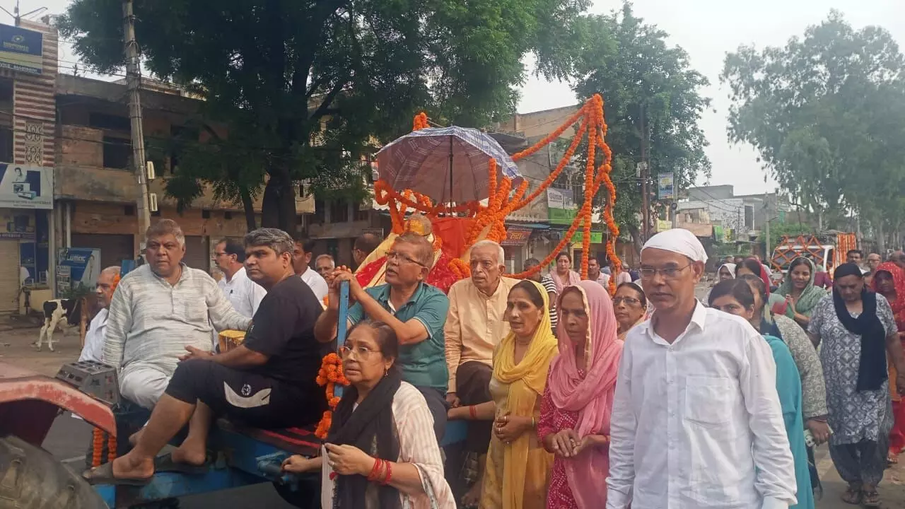 शहर में निकली देवलोक गमन पर गए संत की अंतिम दर्शन पालकी यात्रा शहर में निकली देवलोक गमन पर गए संत की अंतिम दर्शन पालकी यात्रा