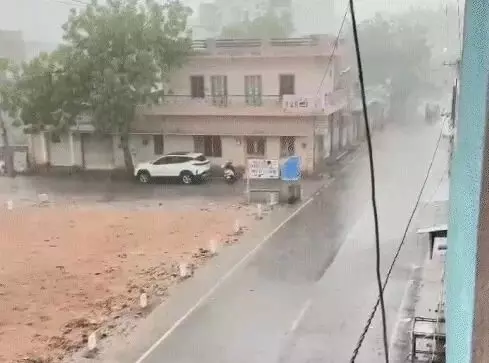खेत में काम कर रहे किसान पर गिरी बिजली- लेकर चली गई जान खेत में काम कर रहे किसान पर गिरी बिजली- लेकर चली गई जान