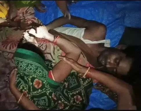 मोबाइल चार्जर ले गया युवक की जान- पूरे गांव में फैला हाई वोल्टेज करंट