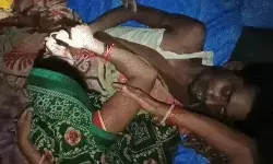 मोबाइल चार्जर ले गया युवक की जान- पूरे गांव में फैला हाई वोल्टेज करंट मोबाइल चार्जर ले गया युवक की जान- पूरे गांव में फैला हाई वोल्टेज करंट