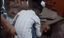 सफ़र यादगार बनाने को पुल पर सेल्फी ले रहे 3 युवकों की जान हलक में अटकी सफ़र यादगार बनाने को पुल पर सेल्फी ले रहे 3 युवकों की जान हलक में अटकी