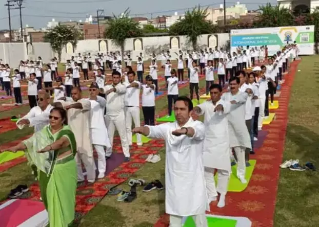 योग दिवस पर जयंत चौधरी का अच्छा योग करने वालों को टिकट का ऑफर योग दिवस पर जयंत चौधरी का अच्छा योग करने वालों को टिकट का ऑफर