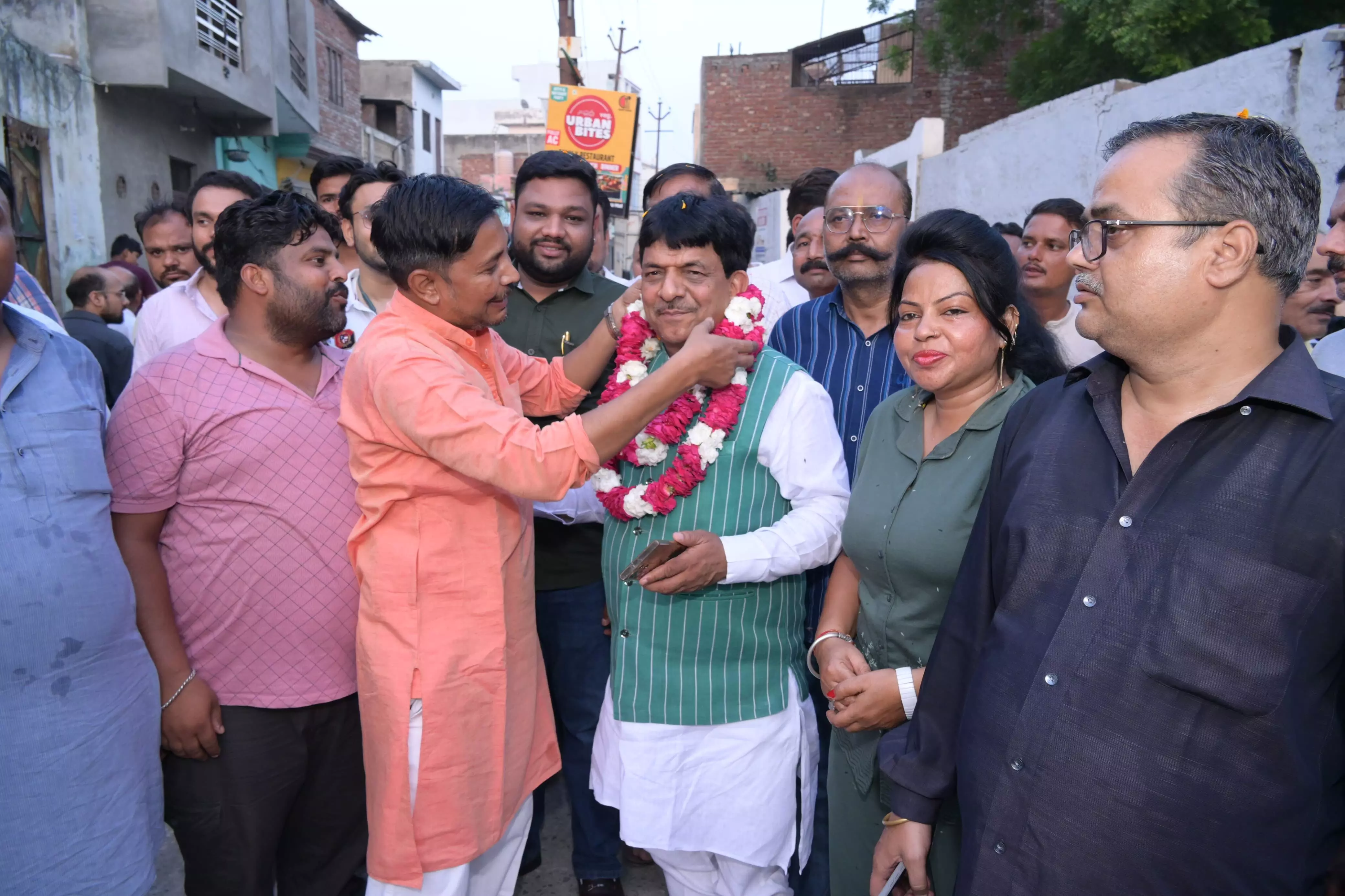 मंत्री कपिलदेव ने इस रोड का किया शिलान्यास- विद्युत विभाग के अफसरों को भी दिए निर्देश मंत्री कपिलदेव ने इस रोड का किया शिलान्यास- विद्युत विभाग के अफसरों को भी दिए निर्देश