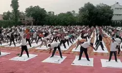 योग दिवस-पीएम के लाइव से पहले की कार्यक्रम छोड़कर निकले अफसर