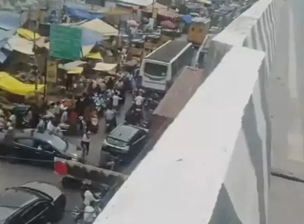 हाय री लापरवाही- फ्लाईओवर का स्लैब अपनी जगह से खिसका-3 किमी.. हाय री लापरवाही- फ्लाईओवर का स्लैब अपनी जगह से खिसका-3 किमी..