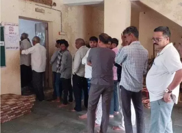 पंचायत चुनाव- वोट देने को जाते समय दो लोगों की मौत तेरह घायल पंचायत चुनाव- वोट देने को जाते समय दो लोगों की मौत तेरह घायल