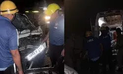 सीमेंट लदे ट्रेलर में घुसी बेकाबू कार-गाड़ी के उड़े परखच्चे- मचा कोहराम सीमेंट लदे ट्रेलर में घुसी बेकाबू कार-गाड़ी के उड़े परखच्चे- मचा कोहराम