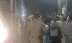 सीएम आवास के पास डिवाइडर से टकराई रोडवेज बस- दर्जन भर यात्री... सीएम आवास के पास डिवाइडर से टकराई रोडवेज बस- दर्जन भर यात्री...