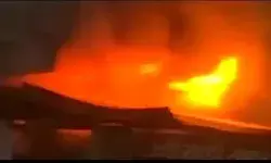 रानी साड़ी सेंटर में लगी आग- दुकान का सारा सामान जलकर खाक रानी साड़ी सेंटर में लगी आग- दुकान का सारा सामान जलकर खाक