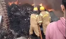 कॉटन फैक्ट्री में लगी आग- मजदूरों ने मौके से भाग कर बचाई जान कॉटन फैक्ट्री में लगी आग- मजदूरों ने मौके से भाग कर बचाई जान
