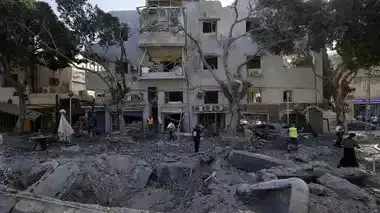 ईरान ने फिर दागी इजरायल पर मिसाइलें.... ईरान ने फिर दागी इजरायल पर मिसाइलें....