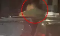 हाईवे पर अश्लीलता- सनरूफ से निकलकर युवक युवती में किसिंग हाईवे पर अश्लीलता- सनरूफ से निकलकर युवक युवती में किसिंग