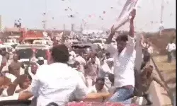 रोड शो में पूर्व सीएम की गाड़ी ने व्यक्ति को कुचला- दर्ज हुई एफआईआर रोड शो में पूर्व सीएम की गाड़ी ने व्यक्ति को कुचला- दर्ज हुई एफआईआर