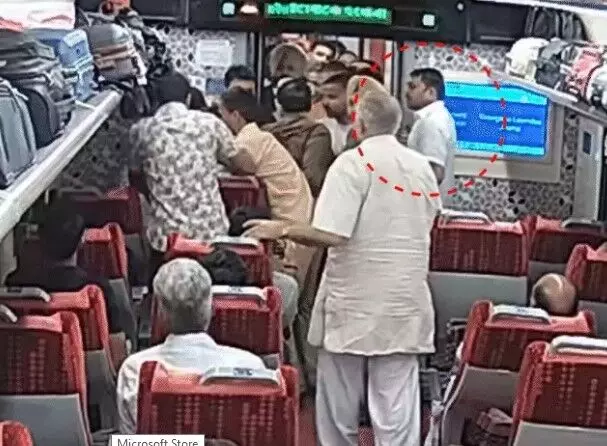 ट्रेन में गुर्गों की गुंडागर्दी-भाजपा ने विधायक को जारी किया नोटिस ट्रेन में गुर्गों की गुंडागर्दी-भाजपा ने विधायक को जारी किया नोटिस