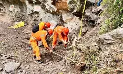 यमुनोत्री पैदल मार्ग पर लैंडस्लाइड- दबे यात्री- मलबे से 2 लाश बरामद