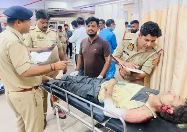 एक्सपोर्ट फैक्ट्री के कर्मचारियों को लेकर जा रही बस बेकाबू होकर पलटी एक्सपोर्ट फैक्ट्री के कर्मचारियों को लेकर जा रही बस बेकाबू होकर पलटी