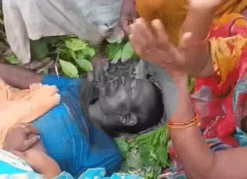 मजदूरी करने गए युवक को तेंदुए ने बनाया निवाला-पैर से लेकर पेट तक.. मजदूरी करने गए युवक को तेंदुए ने बनाया निवाला-पैर से लेकर पेट तक..