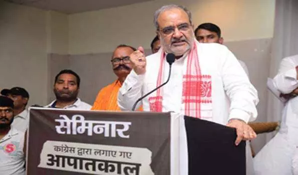 कांग्रेस शासित राज्यों में सत्ता का अहंकार आपातकाल की दिलाता है याद... कांग्रेस शासित राज्यों में सत्ता का अहंकार आपातकाल की दिलाता है याद...