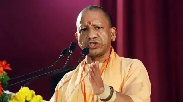 संविधान में धर्म निरपेक्ष जोड़ना भारत की आत्मा पर कुठाराघात: CM योगी संविधान में धर्म निरपेक्ष जोड़ना भारत की आत्मा पर कुठाराघात: CM योगी
