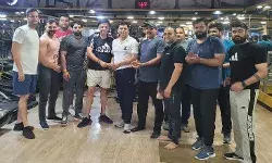 कोच की देखरेख में 17 किलो वजन घटाने वाले डॉक्टर को किया सम्मानित