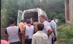 मकान के पीछे स्थित खेत में मिला पेंटर का शव- जहर की शीशी व गोलियां...