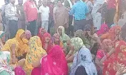 नदी में नाह रहे किसान को जबड़े में पैर दबाकर मगरमच्छ पानी में ले गया नदी में नाह रहे किसान को जबड़े में पैर दबाकर मगरमच्छ पानी में ले गया