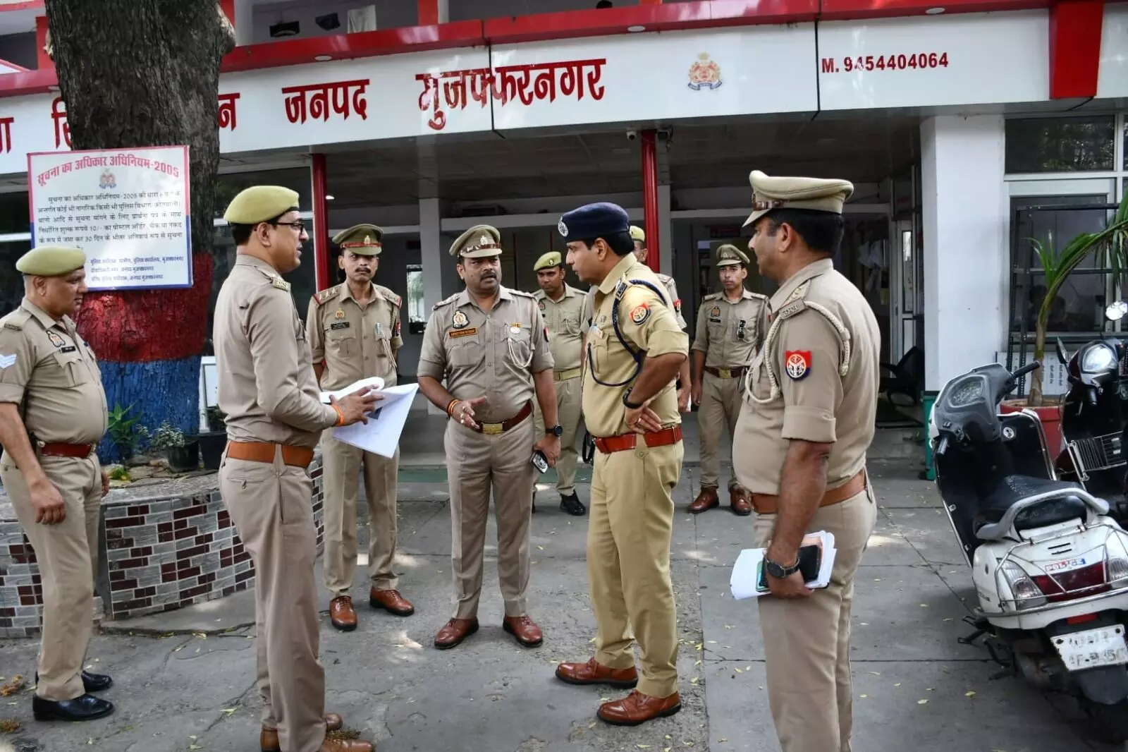 दो थानो में अचानक पहुंचे SSP संजय-वहां बैठे फरियादियों की जानी समस्याएं दो थानो में अचानक पहुंचे SSP संजय-वहां बैठे फरियादियों की जानी समस्याएं