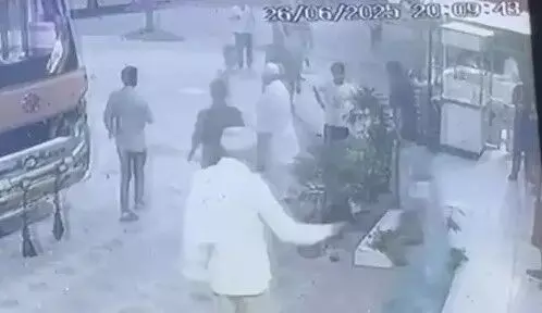 NH 58 स्थित ढाबे पर हमला-रुकी यात्री बस में जबरन चढ़ने की..