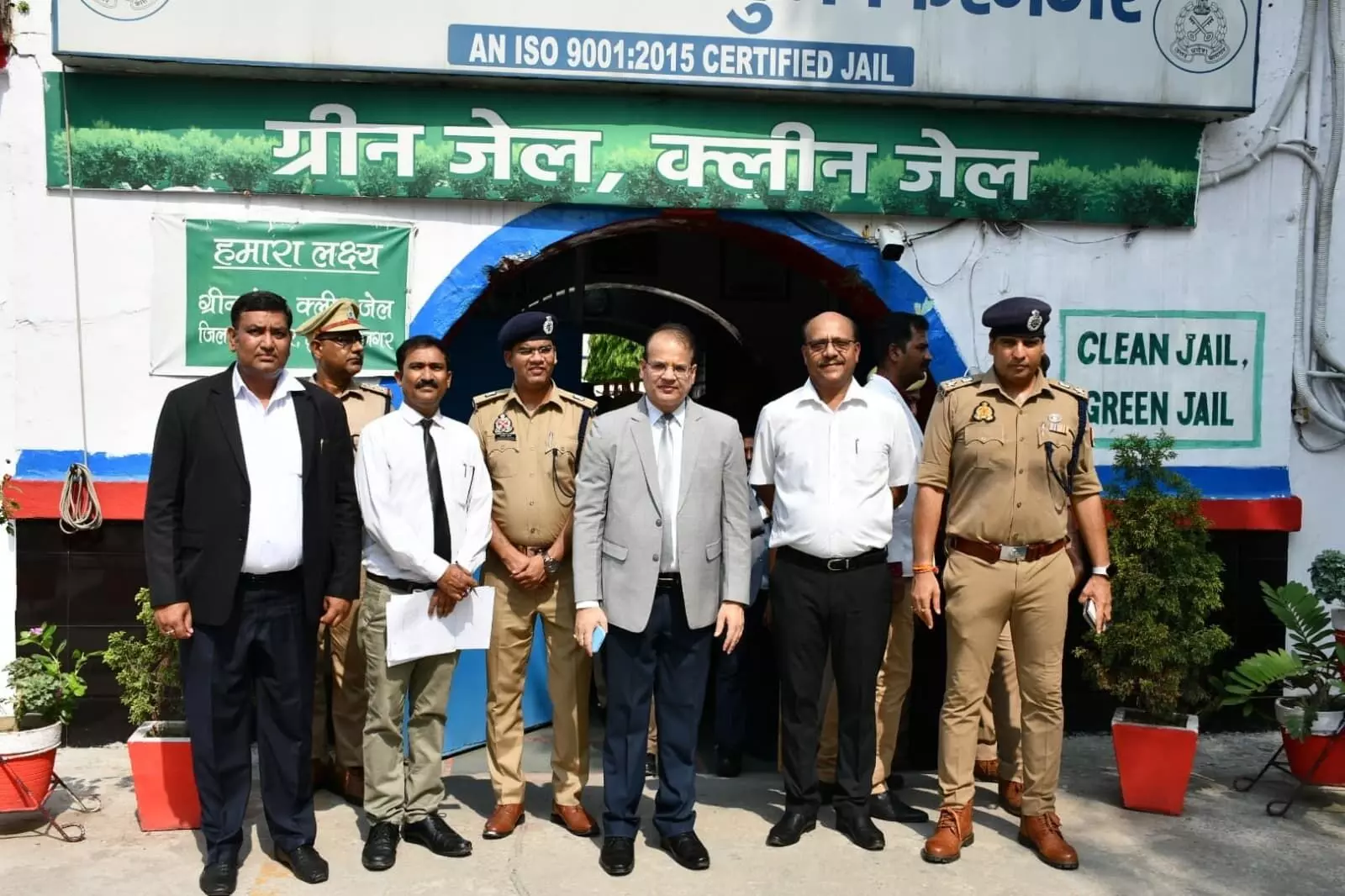 जिला जज का डीएम व SSP के साथ जेल का औचक निरीक्षण-बैरकों की..