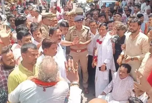 लाउडस्पीकर को लेकर हंगामा-जगन्नाथ रथ यात्रा में पुलिस पब्लिक..... लाउडस्पीकर को लेकर हंगामा-जगन्नाथ रथ यात्रा में पुलिस पब्लिक.....
