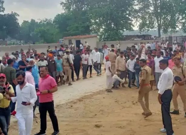 स्कूल प्रबंधन का मर्डर- कुल्हाड़ी से प्रहार कर सिर किया धड़ से अलग स्कूल प्रबंधन का मर्डर- कुल्हाड़ी से प्रहार कर सिर किया धड़ से अलग