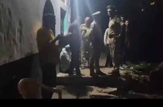 मर्डर के मामले में पेशी पर आए युवक की चाकू से गोदकर हत्या- खाली..... मर्डर के मामले में पेशी पर आए युवक की चाकू से गोदकर हत्या- खाली.....